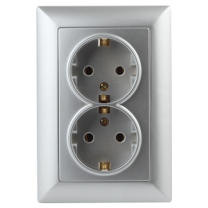 Розетка Intro Solo 4-205-03 с заземлением двойная 2X2P+E Schuko 16А-250В IP20 СУ алюминий