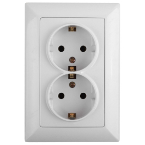 Розетка Intro Solo 4-208-01 с заземлением двойная 2X2P+E Schuko со шторками 16А-250В IP20 СУ белый