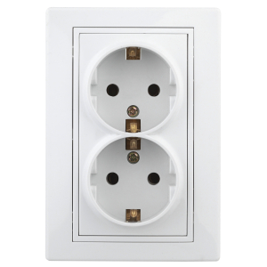 Розетка Intro Plano 1-205-01 с заземлением двойная 2X2P+E Schuko 16А-250В IP20 СУ белый