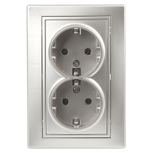 Розетка Intro Plano 1-205-03 с заземлением двойная 2X2P+E Schuko 16А-250В IP20 СУ алюминий