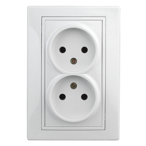 Розетка Intro Plano 1-204-01 без заземления двойная 2х2P 16А-250В IP20 СУ Plano белый
