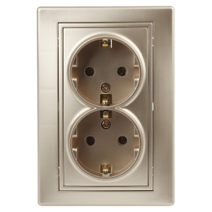 Розетка Intro Plano 1-205-04 с заземлением двойная 2X2P+E Schuko 16А-250В IP20 СУ шампань