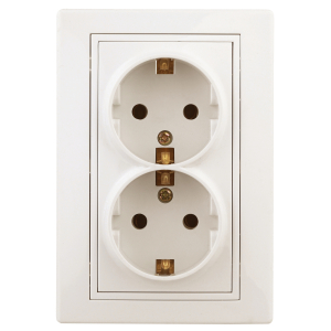 Розетка Intro Plano 1-205-02 с заземлением двойная 2X2P+E Schuko 16А-250В IP20 СУ слоновая кость