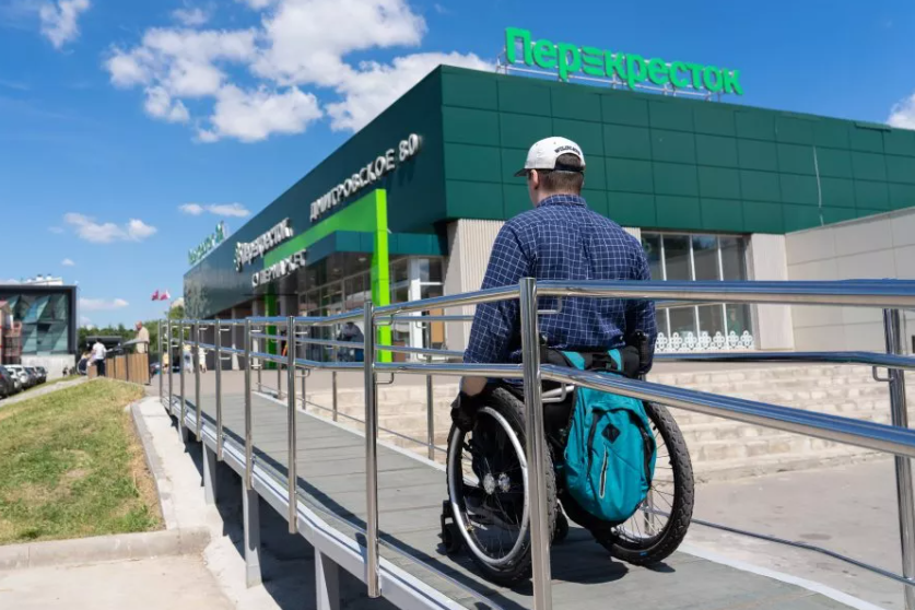 «Перекресток» установил первый пандус из переработанного пластика